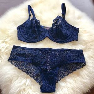 NWT Victoria’s Secret navy blue bra panty set!